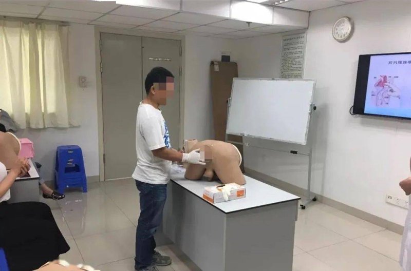 如何选择一家好的泌尿外科医院？长沙五洲泌尿专科医院在众多医疗机构中脱颖而出，成为许多患者心中的首选。